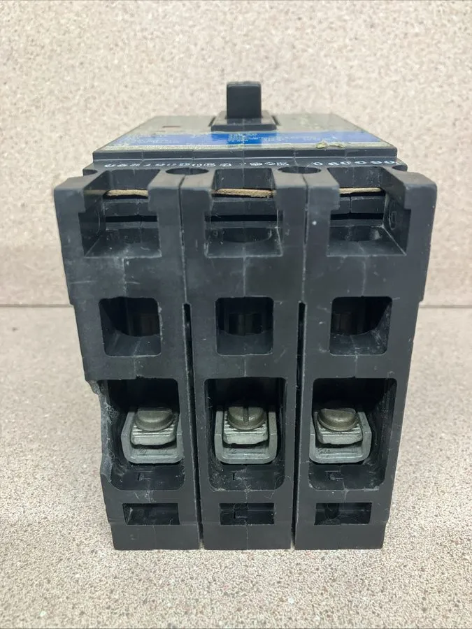 Автоматический выключатель SIEMENS SENTRON SERIES 15 AMP CIRCUIT BREAKER 3P 480 