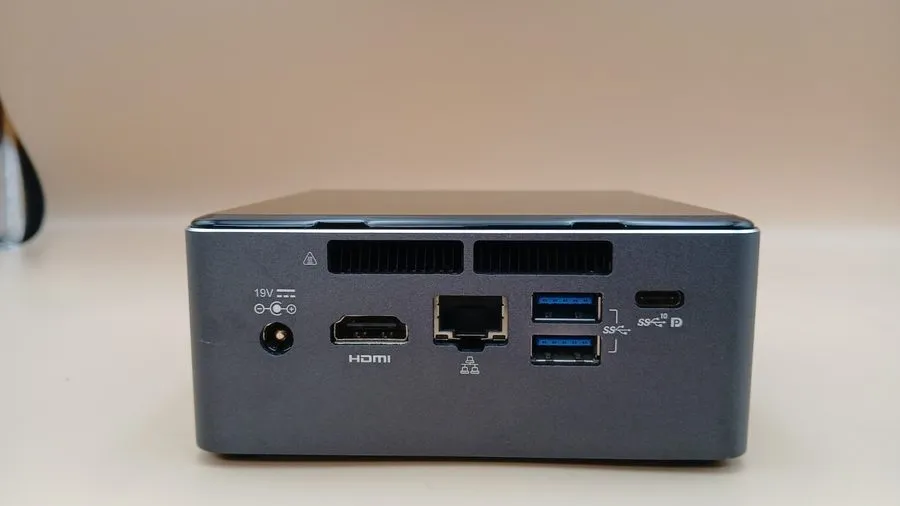 SSD-накопитель Intel NUC 7 Mini PC NUC7i3BNH Intel i3-7100U 8GB RAM 256GB SSD Wi