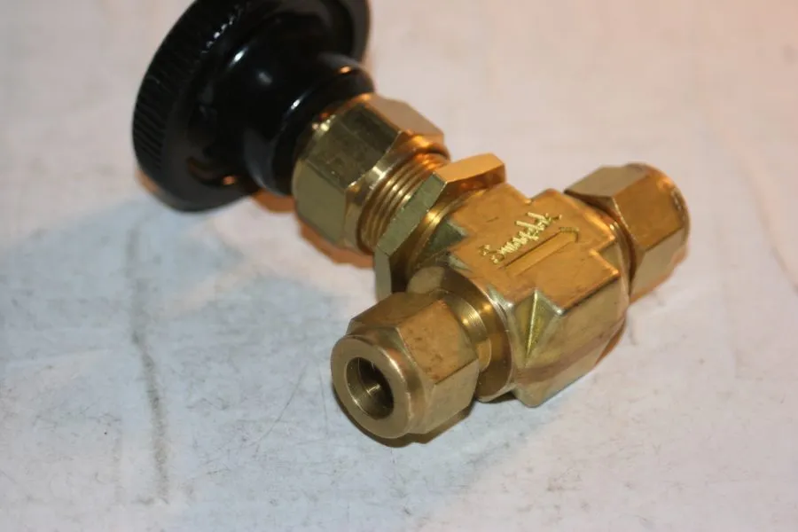 Клапан 3/8 Tube Brass Needle Valve (3000 Psi) Swagelok B-1VS6 — фото лота 2