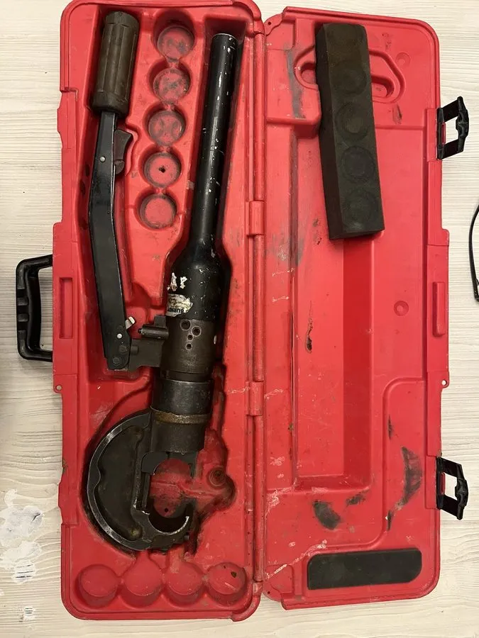 Электрооборудование Burndy Y750HSXT 12 Ton Hydraulic Hand Crimper. TOOL ONLY