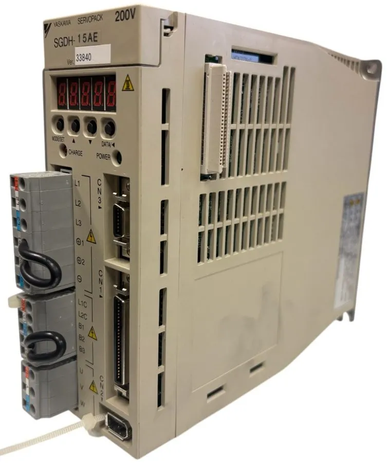 Сервопривод Yaskawa SERVOPACK SGDH-15AE Digital AC 3-Phase Servo Drive 200V 1.5k