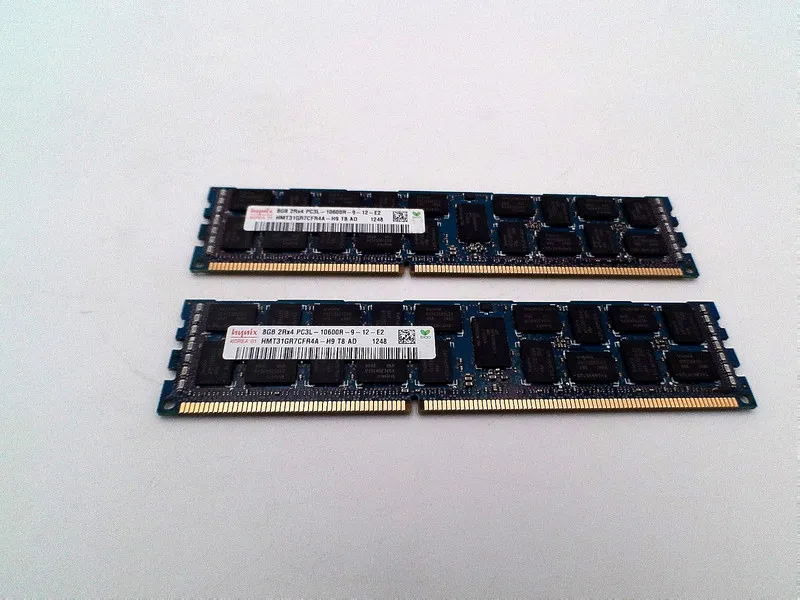 Модуль памяти Hynix 8GB 2Rx4 PC3-10600R DDR3 ECC Server RAM HMT31GR7CFR4A-H9