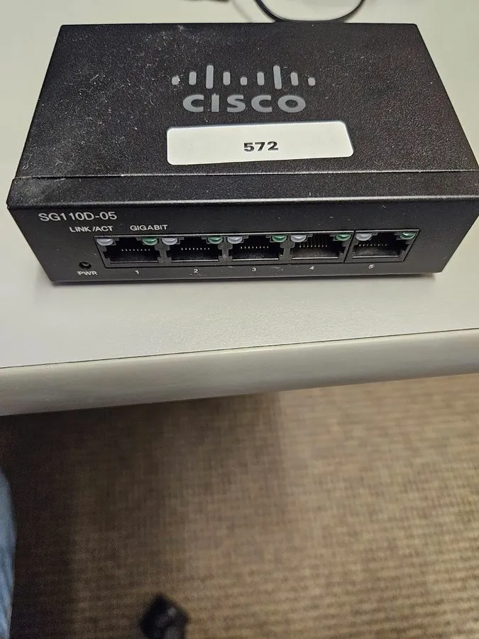 Коммутатор Cisco 5-Port Gigabit Desktop Switch SG110D-05