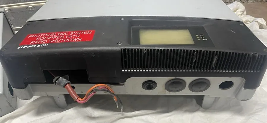 Инвертор SMA Sunny Boy SB 3000TL-US-22 3000W Grid-Tie String Inverter w/ DC Disc — фото лота 2
