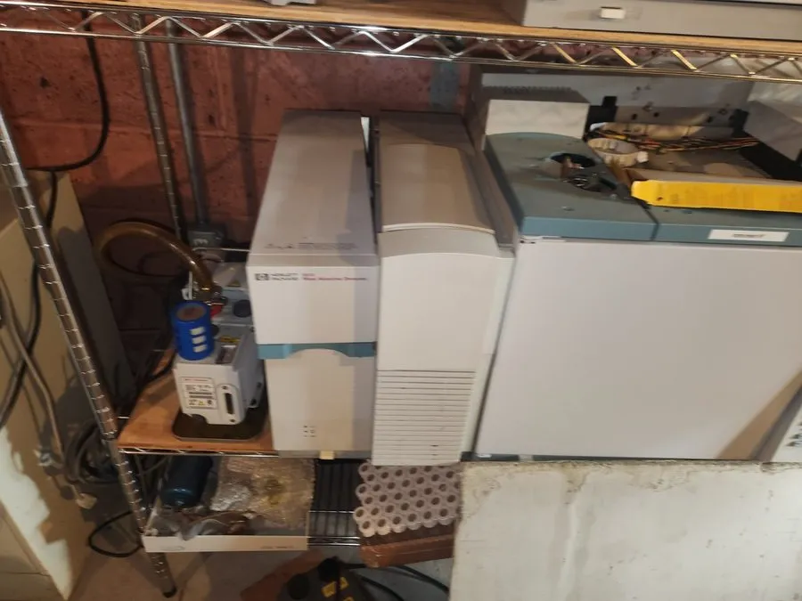 Хроматограф TWO agilent 6890/5973 GCMS. Agilent 6890N, 5973N GC-MS with 7673 aut