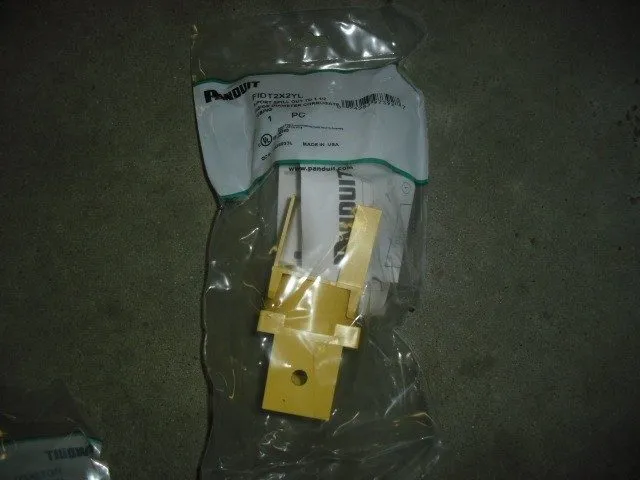 Кабельный органайзер Panduit FIDT2X2YL, Fiber Duct 1 Port Spill Out To 1 1/2
