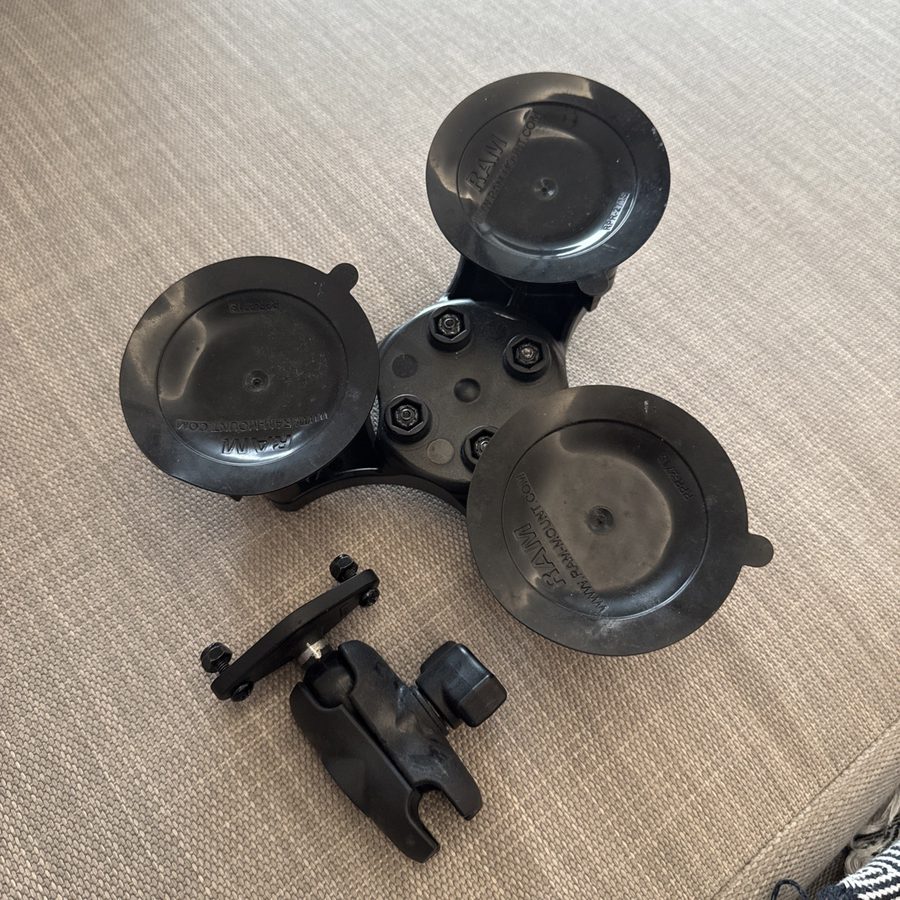 Вакуумная присоска RAP-B-365-224-1U RAM Twist-Lock Triple Suction Cup Ball Base