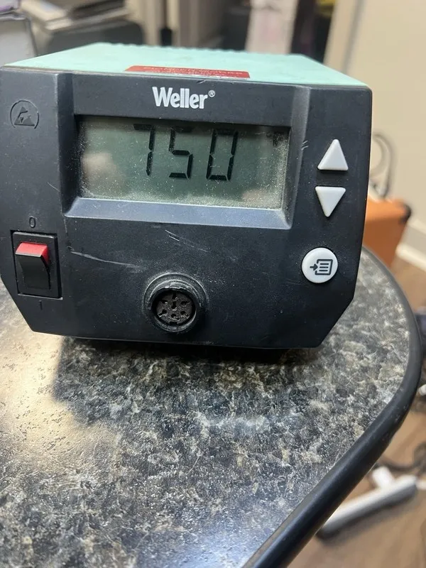 Паяльная станция Weller 70 Watt Digital Soldering Station WE1010NA