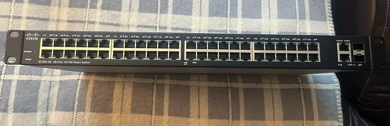 Коммутатор Cisco SF200-48P 48-Port 10/100 PoE Managed Network Switch — фото лота 4