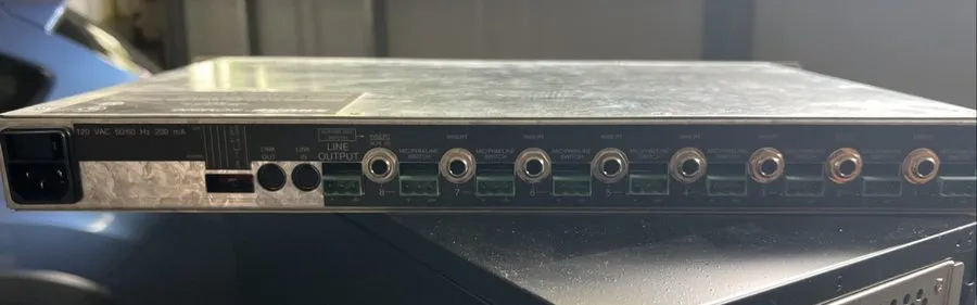 Микшерный пульт Shure SCM800 Rackmount Professional 8 Channel Microphone Mixer