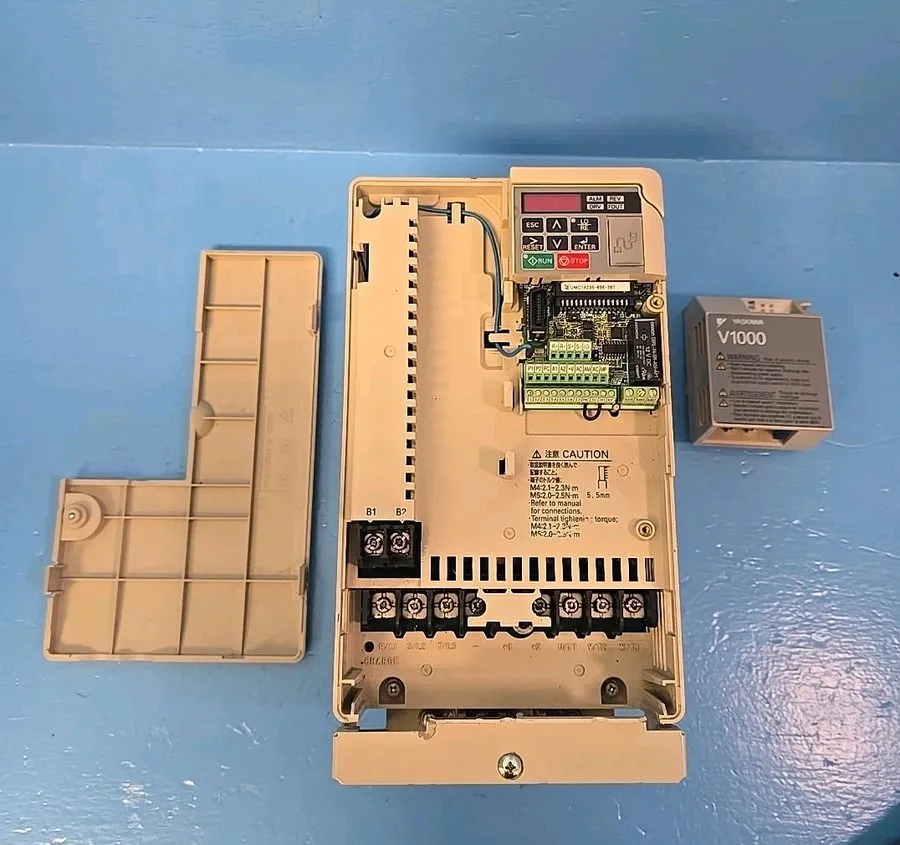Частотный преобразователь YASKAWA V1000 VFD Ac Drive, CIMR-VU4A0018FAA 7.5kW 10H — фото лота 2