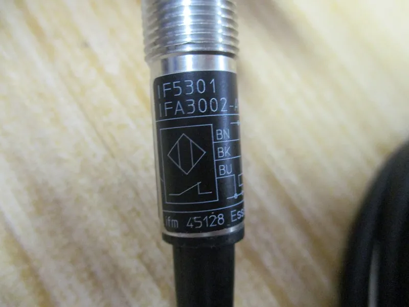 Датчик приближения IFM IF5301 Inductive Proximity Sensor IFA3002-APKG 10-36VDC