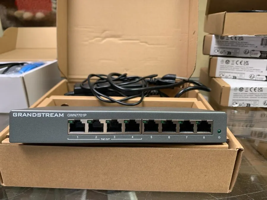 6 Grandstream GRP2613w 6-Line Carrier-Grade IP Phone