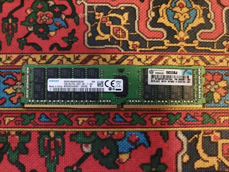 Модуль памяти Samsung Server RAM 16GB 2Rx4 PC4-2400T DDR4 M393A2G40EB1-CRC0Q M E