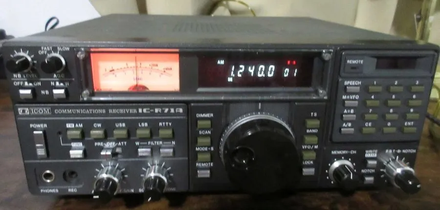 Радиостанция Icom IC-R71A Communications Receiver With CK70, Manual and Box