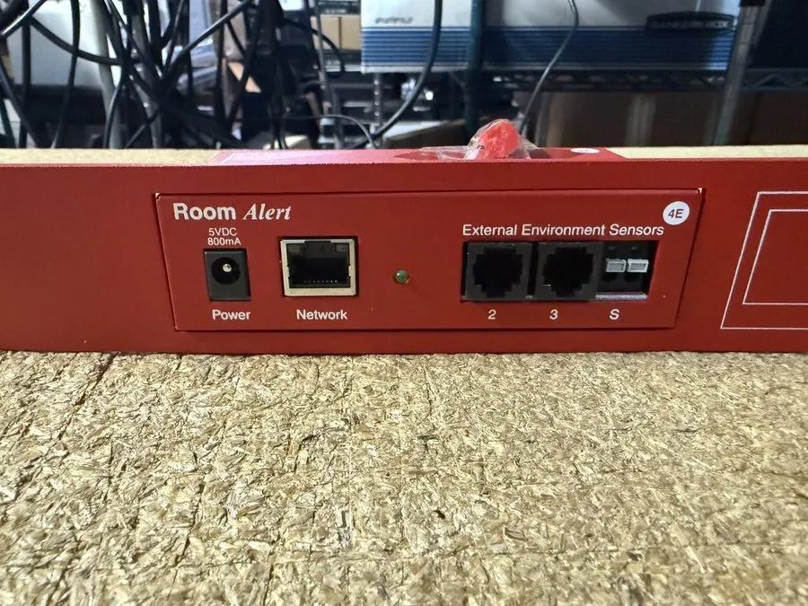 Стойка/шкаф AVTECH Room Alert 4ER Device Manager RA4E-ES1-WAS Environment Monito