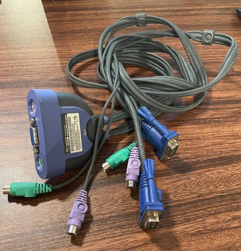 KVM-переключатель Linksys ProConnect (KVM2KIT) 2-Ports External KVM switch PS/2
