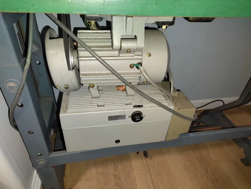 Оборудование рекламного производства Vintage JUKI DDL-5550 Industrial Lockstitch