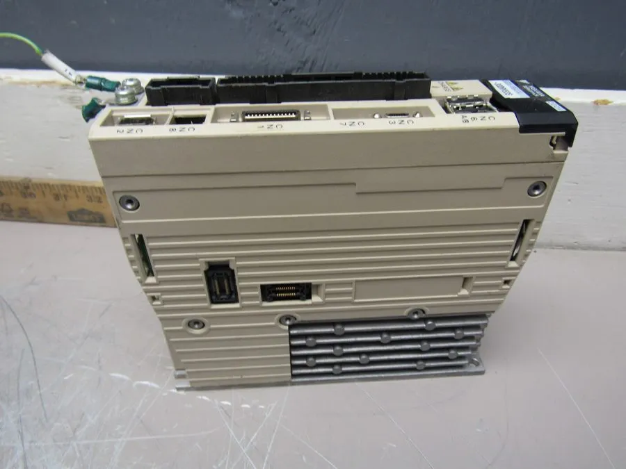 Сервопривод Yaskawa SGDV-1R6A11A Servopack AC Servo Drive