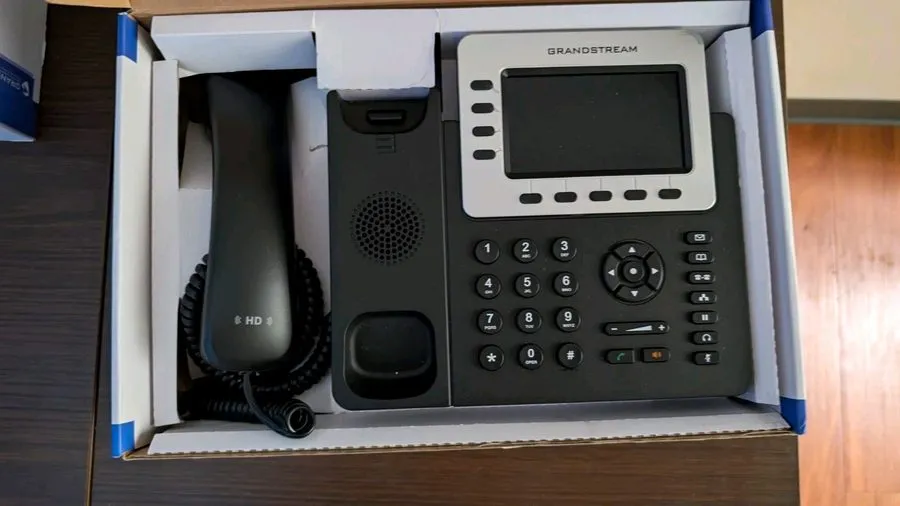 Grandstream GXP2140 Advanced HD Voice 4-Line Enterprise IP Phone Black/Silver.