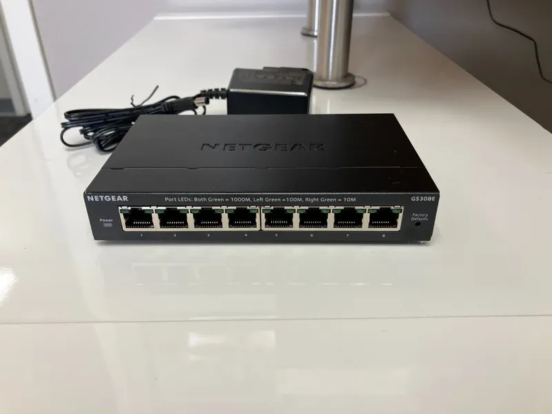 Коммутатор 8-Port Gigabit Ethernet Easy Smart Managed Essentials Switch (GS308E)