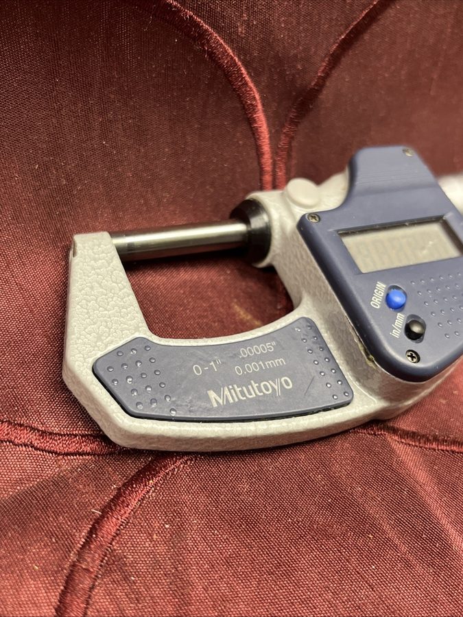 Микрометр Mitutoyo 0-1” 293-832-30 Digital Micrometer w/Hard Case — фото лота 2