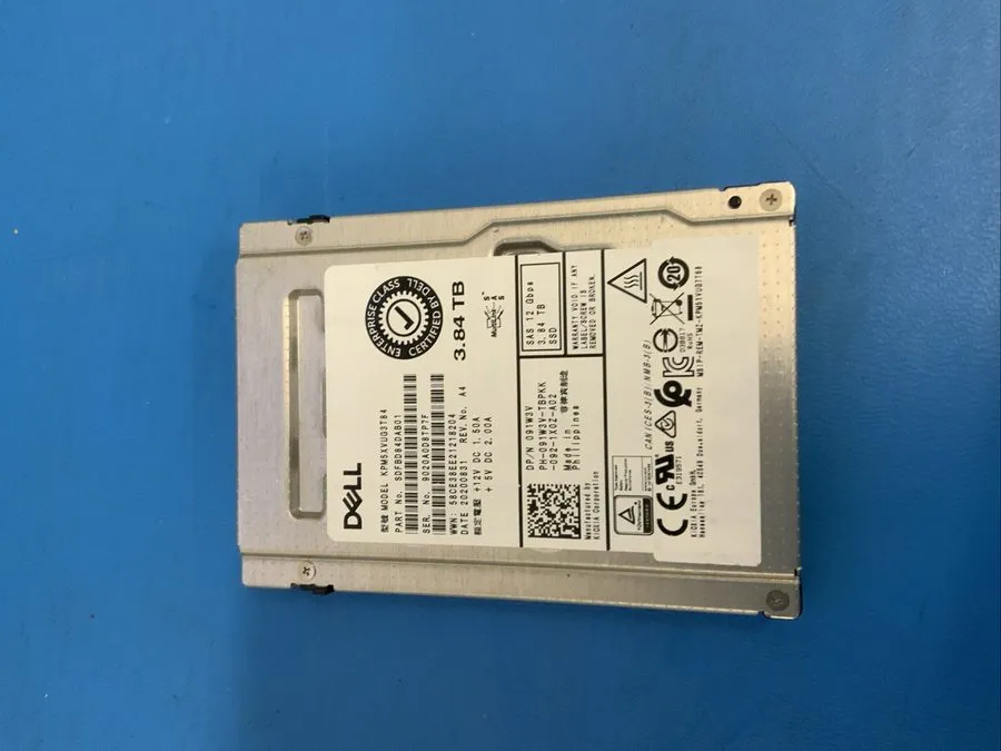 SSD-накопитель Dell EMC DP/N: 0X78JM 3.84TB SAS 2.5" SSD Kioxia KPM5XVUG3T84 — фото лота 1