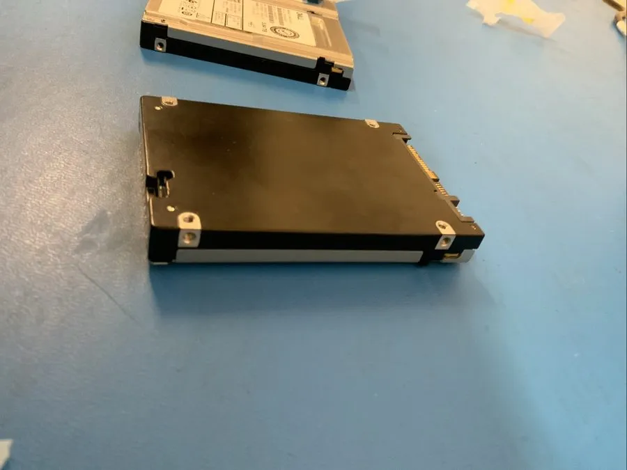 SSD-накопитель Dell EMC DP/N: 0X78JM 3.84TB SAS 2.5" SSD Kioxia KPM5XVUG3T84 — фото лота 2