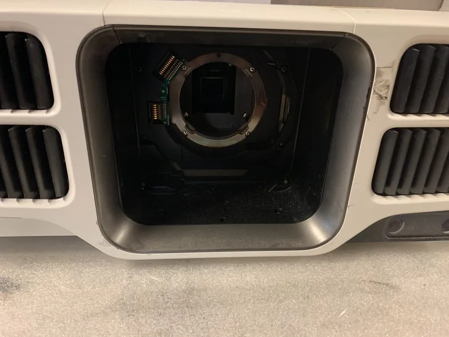 Проектор Epson Pro L1100U 3LCD Laser Projector H735A No Len — фото лота 1