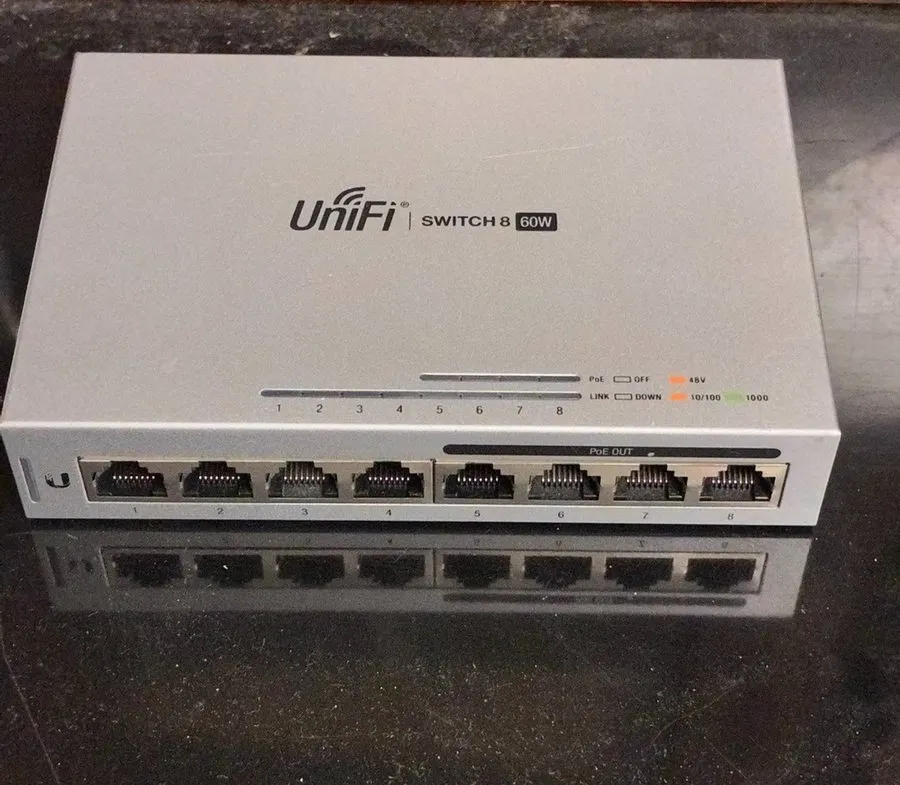 Коммутатор Ubiquiti Networks UniFi 8 Port Ethernet Switch US-8-60W