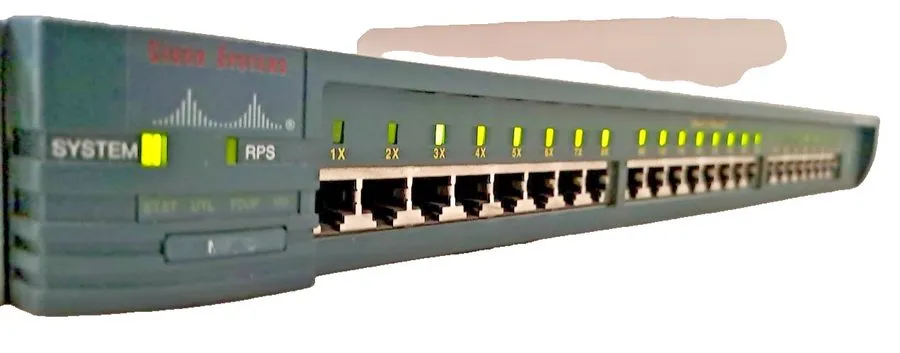 Маршрутизатор Cisco Catalyst 2900 XL 24-Port 10/100 Ethernet Switch