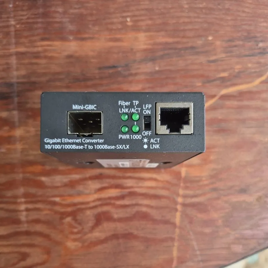 Медиаконвертер StarTech MCM1110SFP Gigabit Ethernet Fiber Media Converter w/ Ope