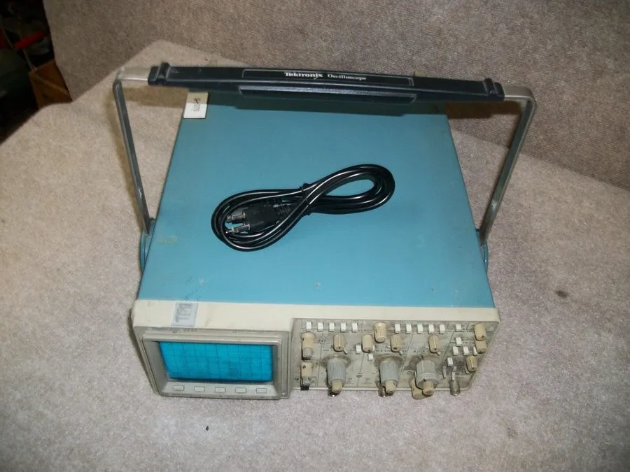 Осциллограф Tektronix 2232 100MHz Digital Storage Oscilloscope Unit