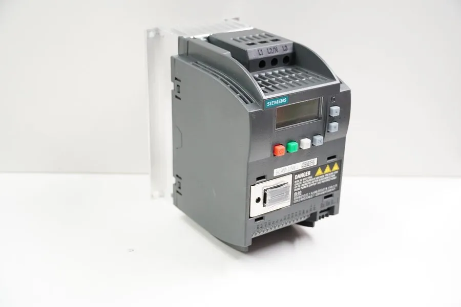 Частотный преобразователь Siemens SINAMICS V20 6SL3210-5BE17-5UV0 3AC 400V 0.75k