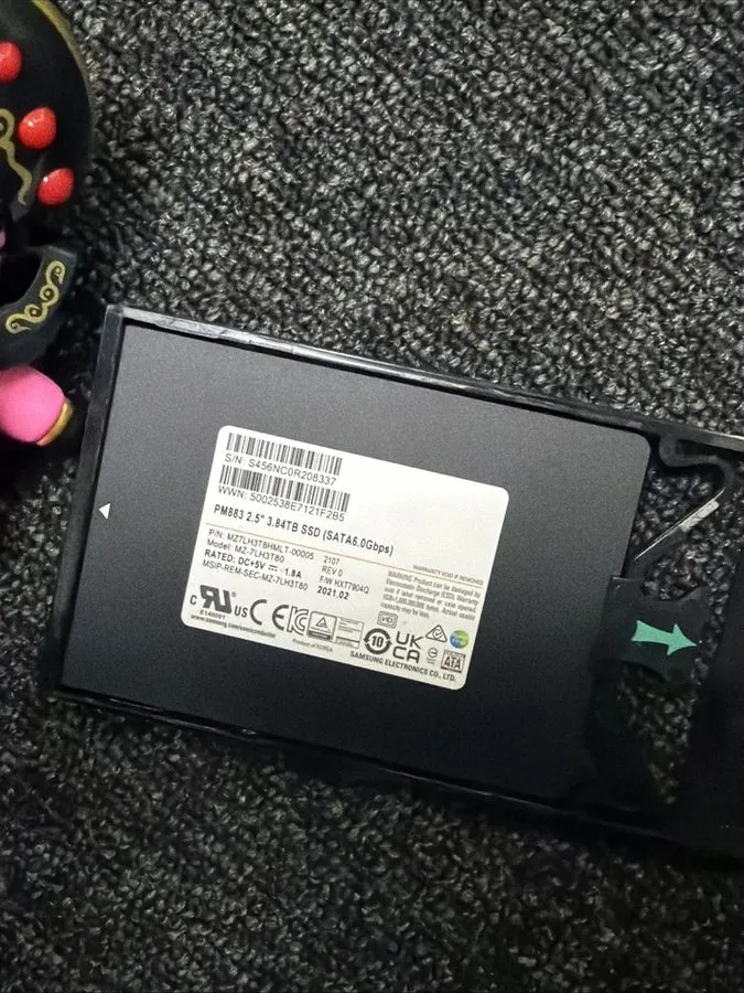 SSD-накопитель Samsung PM883 3.84TB 2.5" SATA III Enterprise SSD Black (MZ7LH3T8