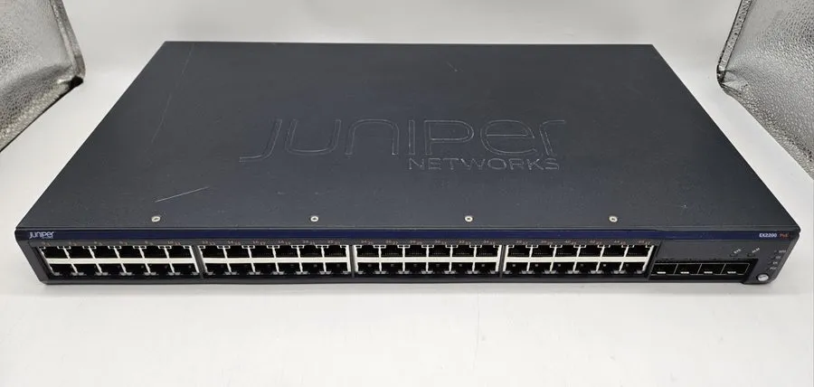 Коммутатор Juniper 48-Port GbE PoE+ & 4-Port SFP Network Switch EX2200-48P-4G
