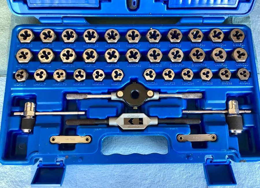 Режущий инструмент Cornwell CTG1655B Tap & Die Set