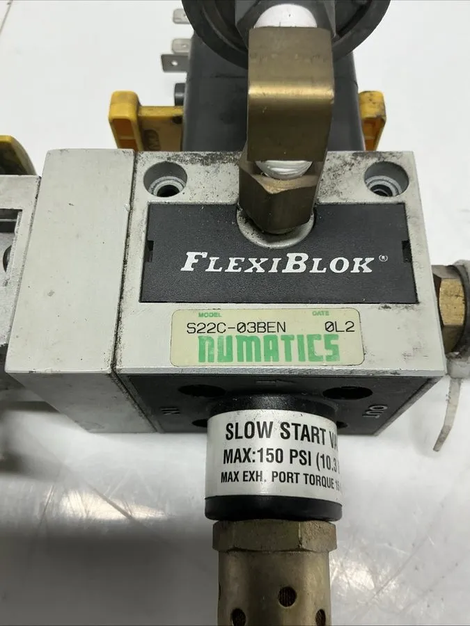 Пневмоклапан Numatics FlexiBlok S22C-03BEN Pneumatic Valve Assembly w/ Extras. W — фото лота 1
