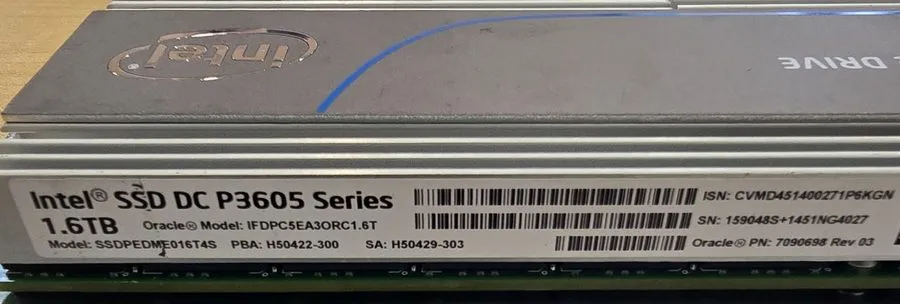 SSD-накопитель 1.6TB NVMe Intel DC P3605 SSDPEDME016T4S Half-Height PCIe x4 Gen 