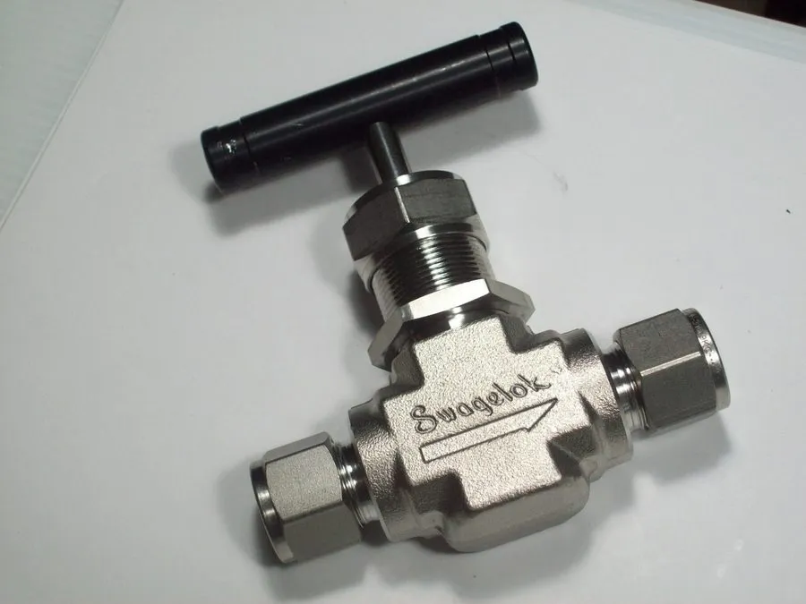 Клапан Swagelok SS-18RS8 needle valve shipping