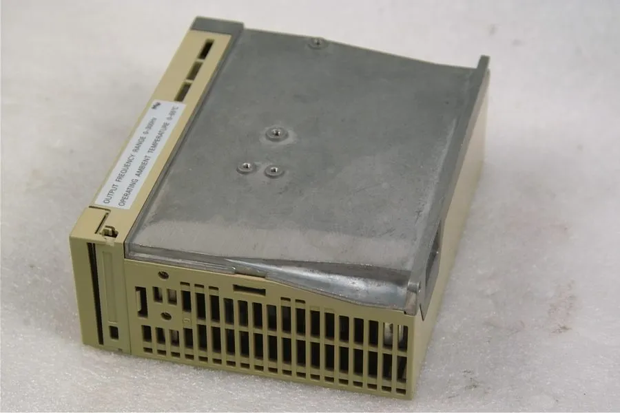 Серводвигатель YASKAWA SERVOPACK SGDM-A5ADA WORKING