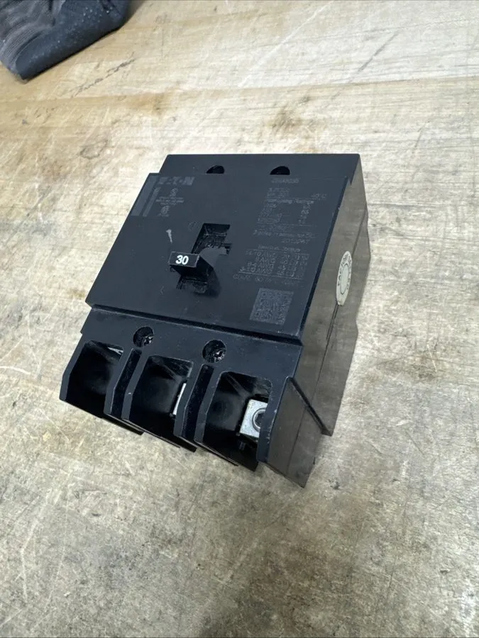 Автоматический выключатель Cutler Hammer GHB3030 30A 480V 3-Pole Circuit Breaker