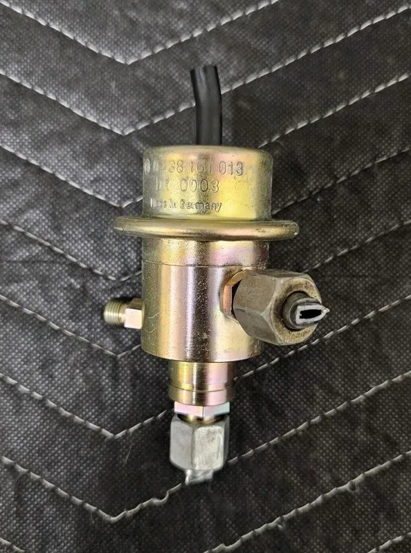 Реле 1986-91 Mercedes-Benz 420SEL 560SEC 560SEL Genuine Fuel Pressure Regulator
