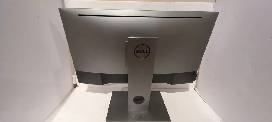 Монитор Dell UltraSharp U2718Q 27" 3840 x 2160 4K HDMI DP IPS LED Monitor No Sta
