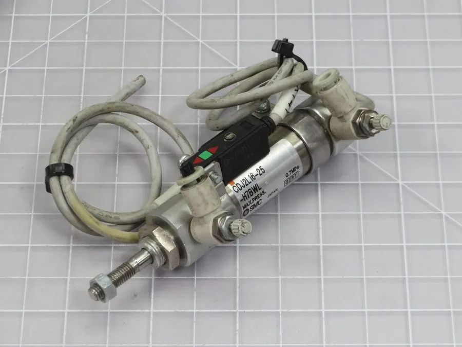 TRIPP-LITE LCR-2400 REGULATOR LINE AND CONDITIONER T203150