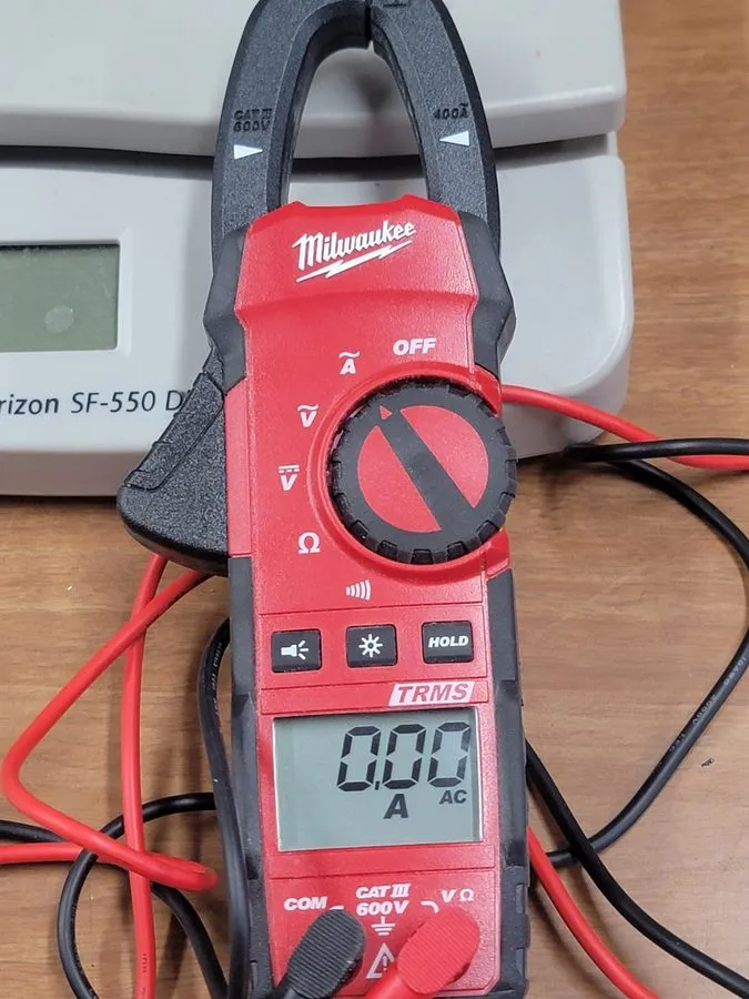 Тестер Milwaukee 2235-20 400 Amp 400A 600V AC/DC Clamp Meter