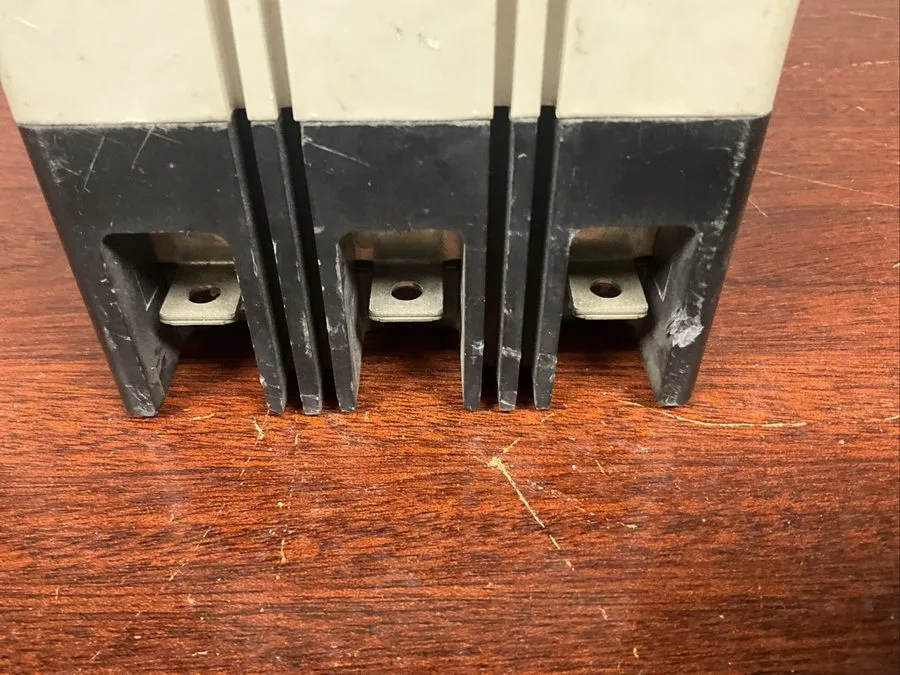 Автоматический выключатель Cutler-Hammer Circuit Breaker 30A 480V | EHD3030