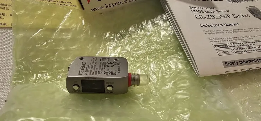 Датчик KEYENCE LR-ZB100CN Laser Sensor.