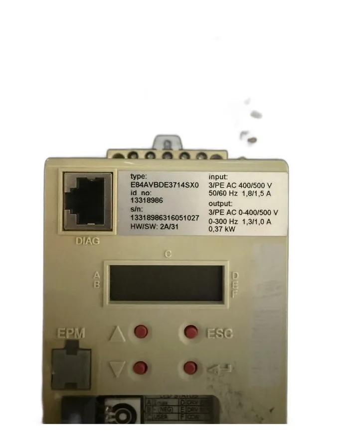 Частотный преобразователь LENZE E84AVBDE3714SX0 13351560 0.37 kW 1.3/1.0 A INVER
