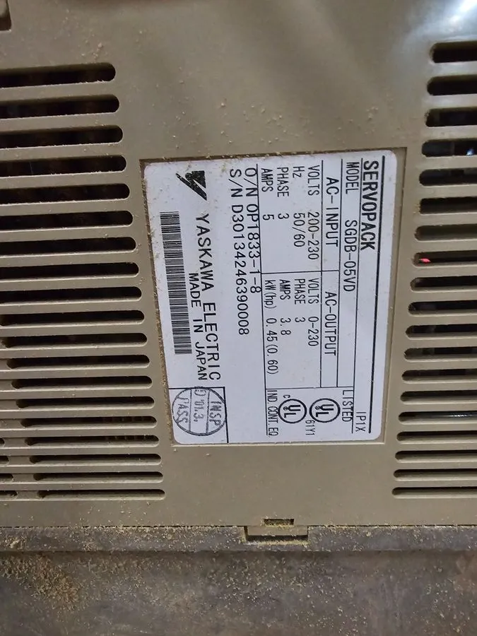 Сервопривод Yaskawa SGDB-05VD Servopack Servo Drive 200-230VAC 0-230VAC 3PH 0.60
